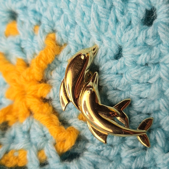 Vintage twin dolphins gold tone clip on earrings 90s 80s - Picture 2 of 4